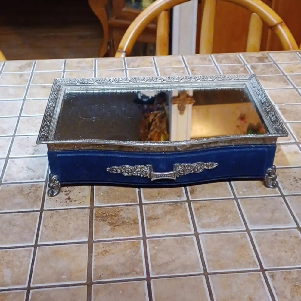 SilverSmith‎   Vintage 60s Mirror Blue Velvet Jewerly Box